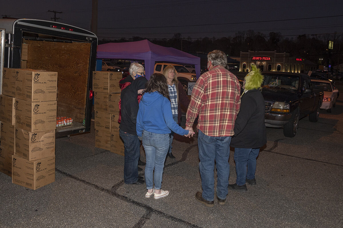 Thanksgiving distribution 7